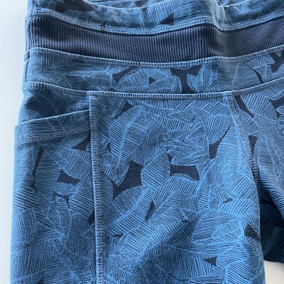 Athleta Women Topical Excursion Tight Blue Floral Size Small Ribbed Side Pockets - Picture 10 of 10